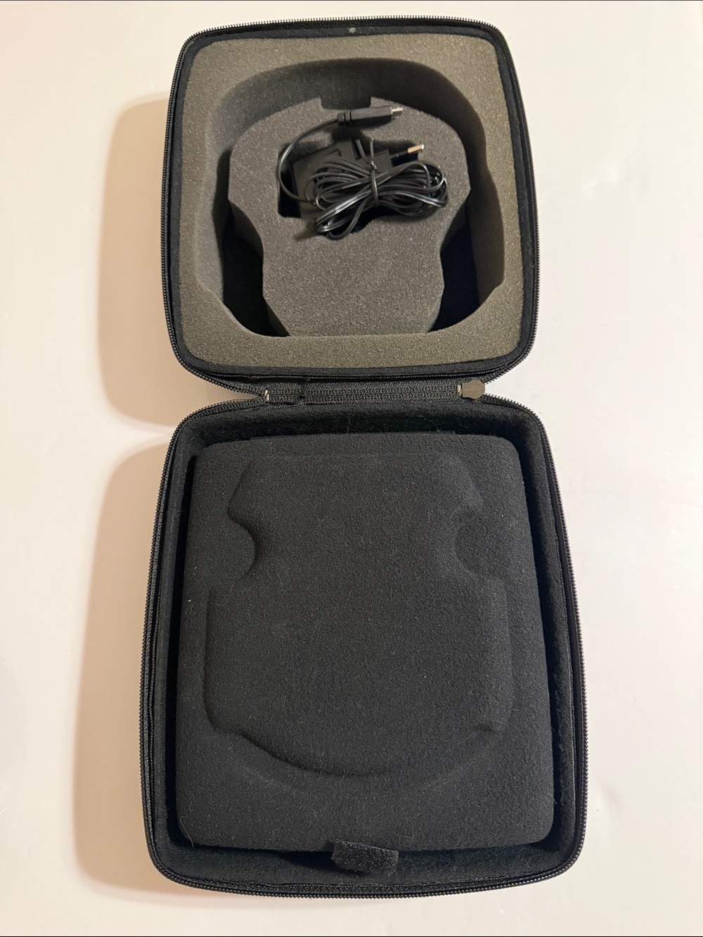 Oakley THUMP Earphones Sunglasses 2GB with Protective Storage Case. Singapore - Picture 13 of 16